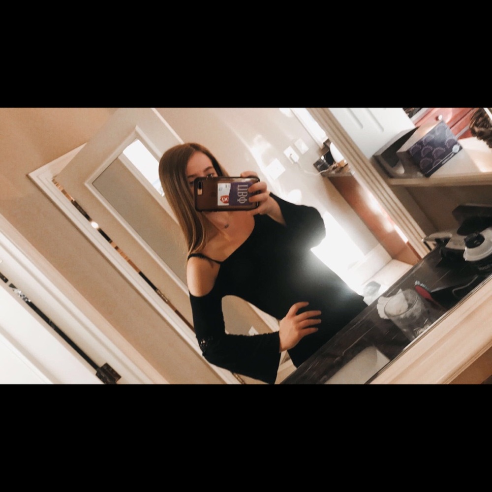 Cute long sleeve black top